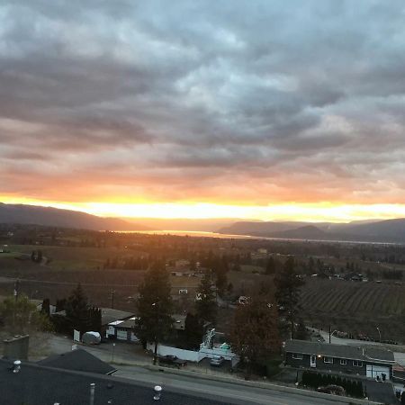 Acker Vacation Rentals Kelowna Exteriör bild