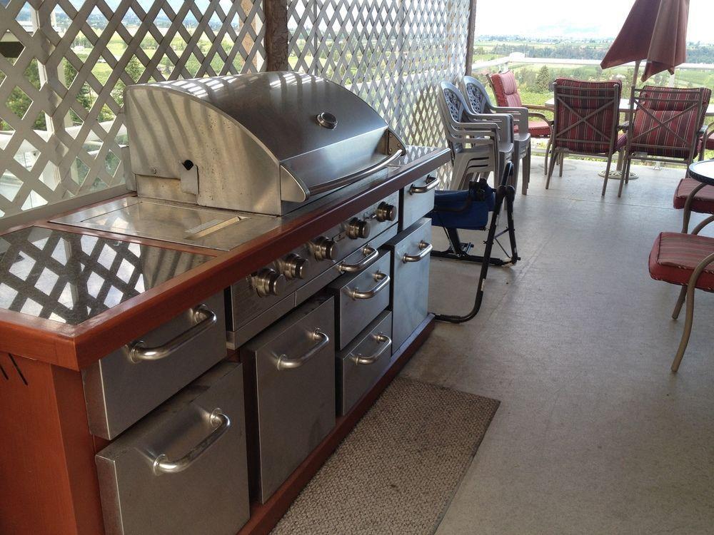 Acker Vacation Rentals Kelowna Exteriör bild