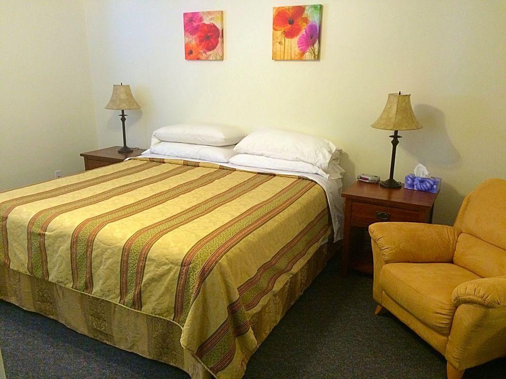 Acker Vacation Rentals Kelowna Exteriör bild