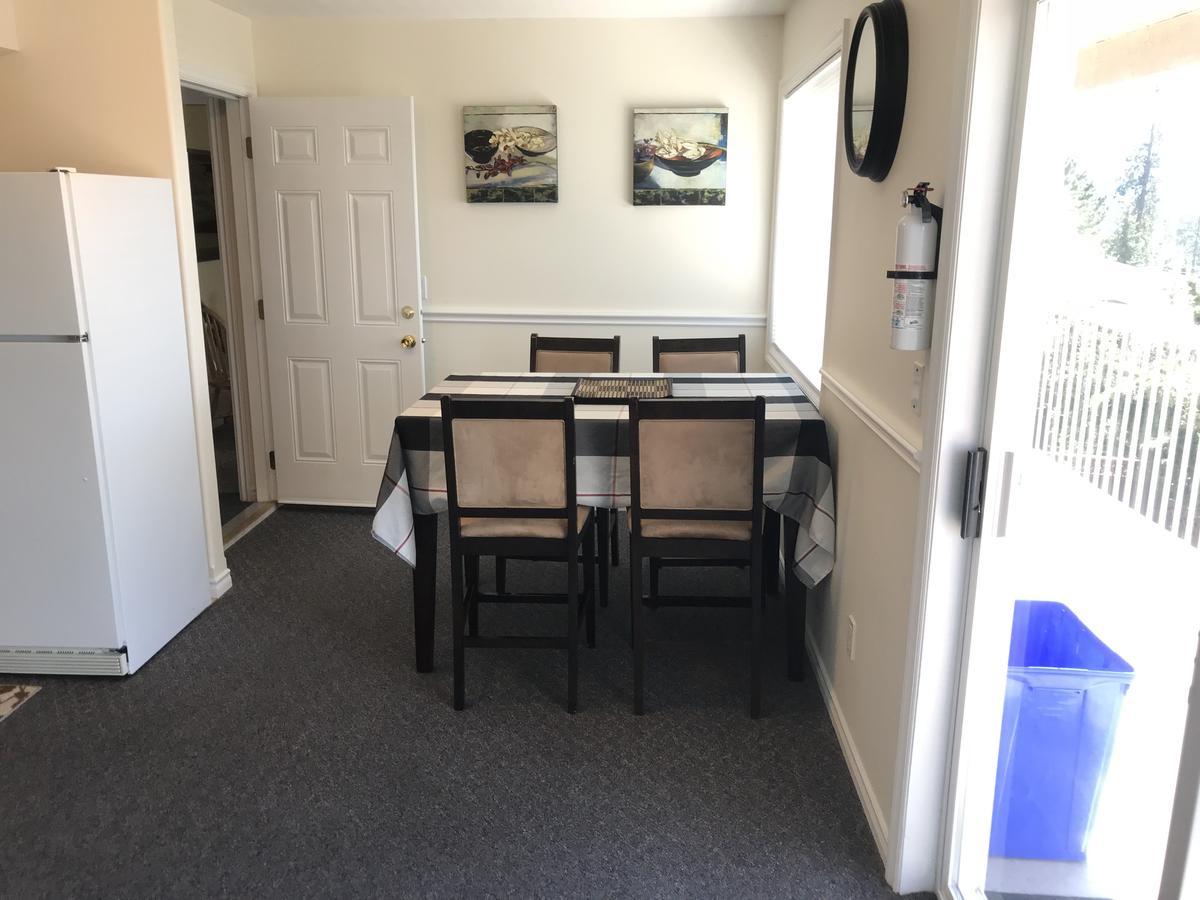 Acker Vacation Rentals Kelowna Exteriör bild