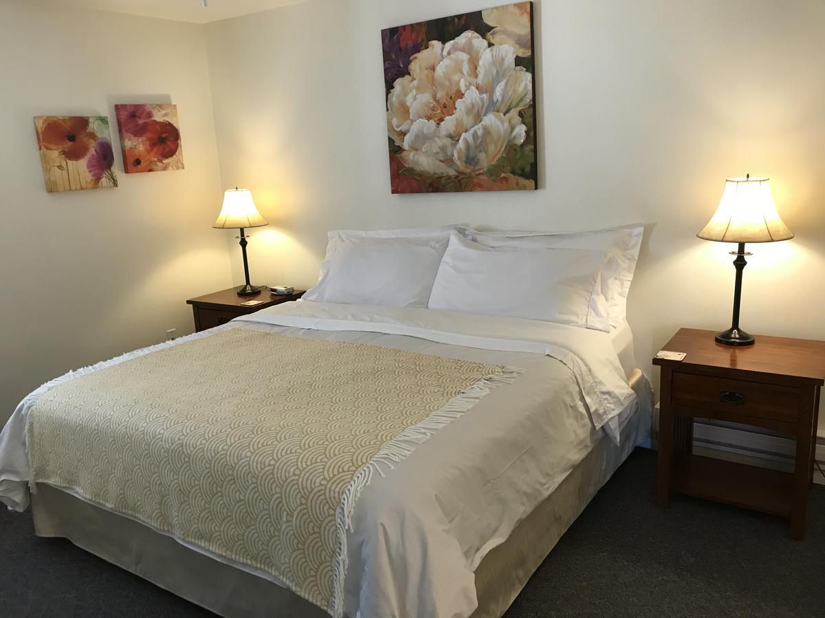 Acker Vacation Rentals Kelowna Exteriör bild