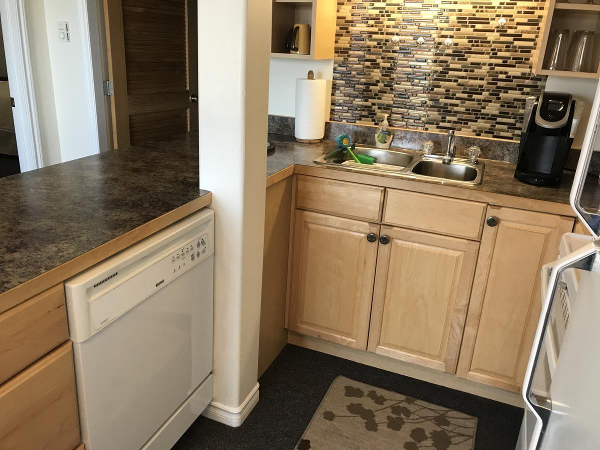 Acker Vacation Rentals Kelowna Exteriör bild