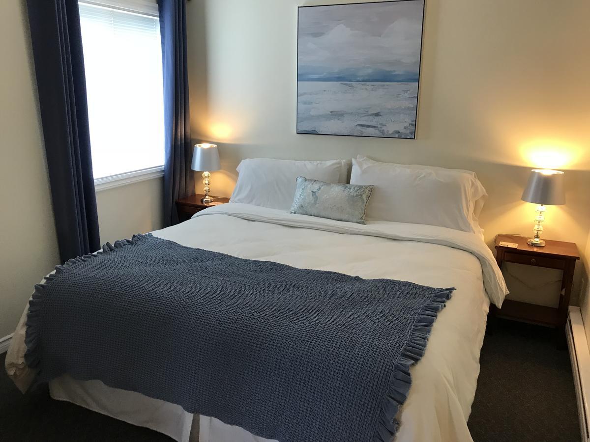 Acker Vacation Rentals Kelowna Exteriör bild