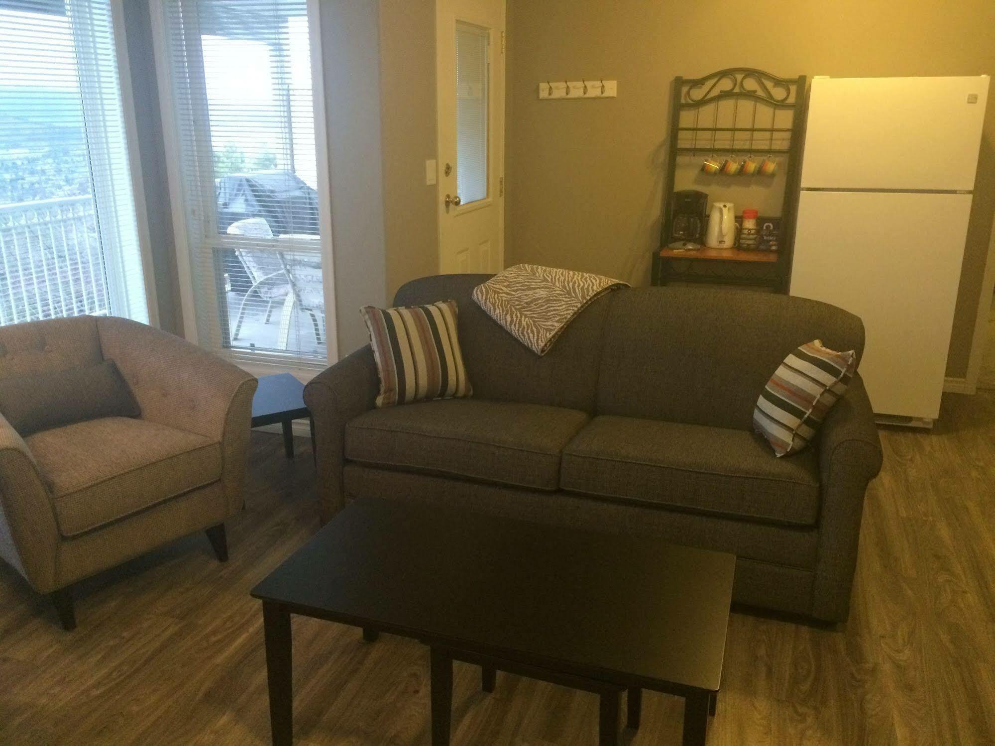 Acker Vacation Rentals Kelowna Exteriör bild
