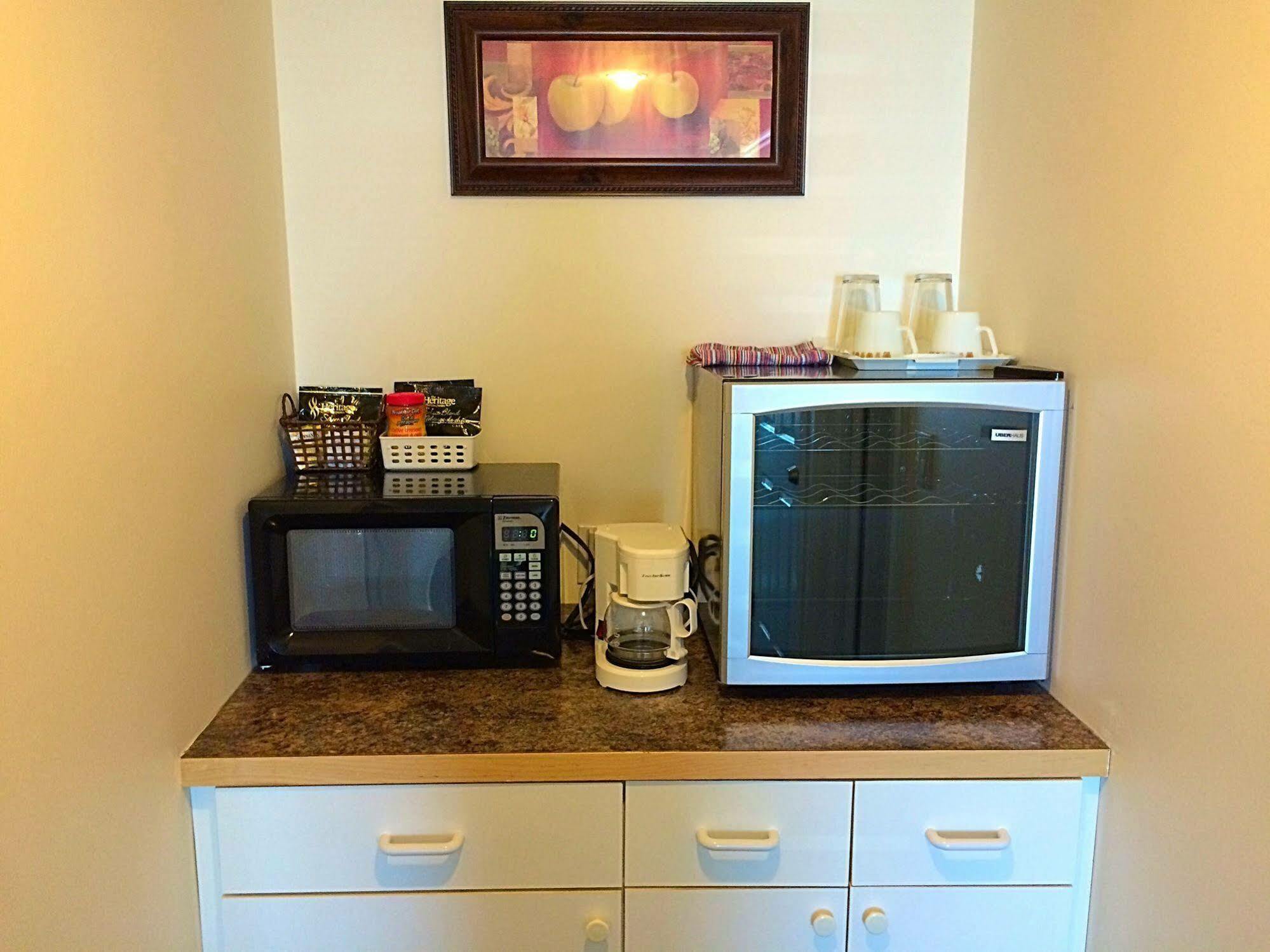 Acker Vacation Rentals Kelowna Exteriör bild
