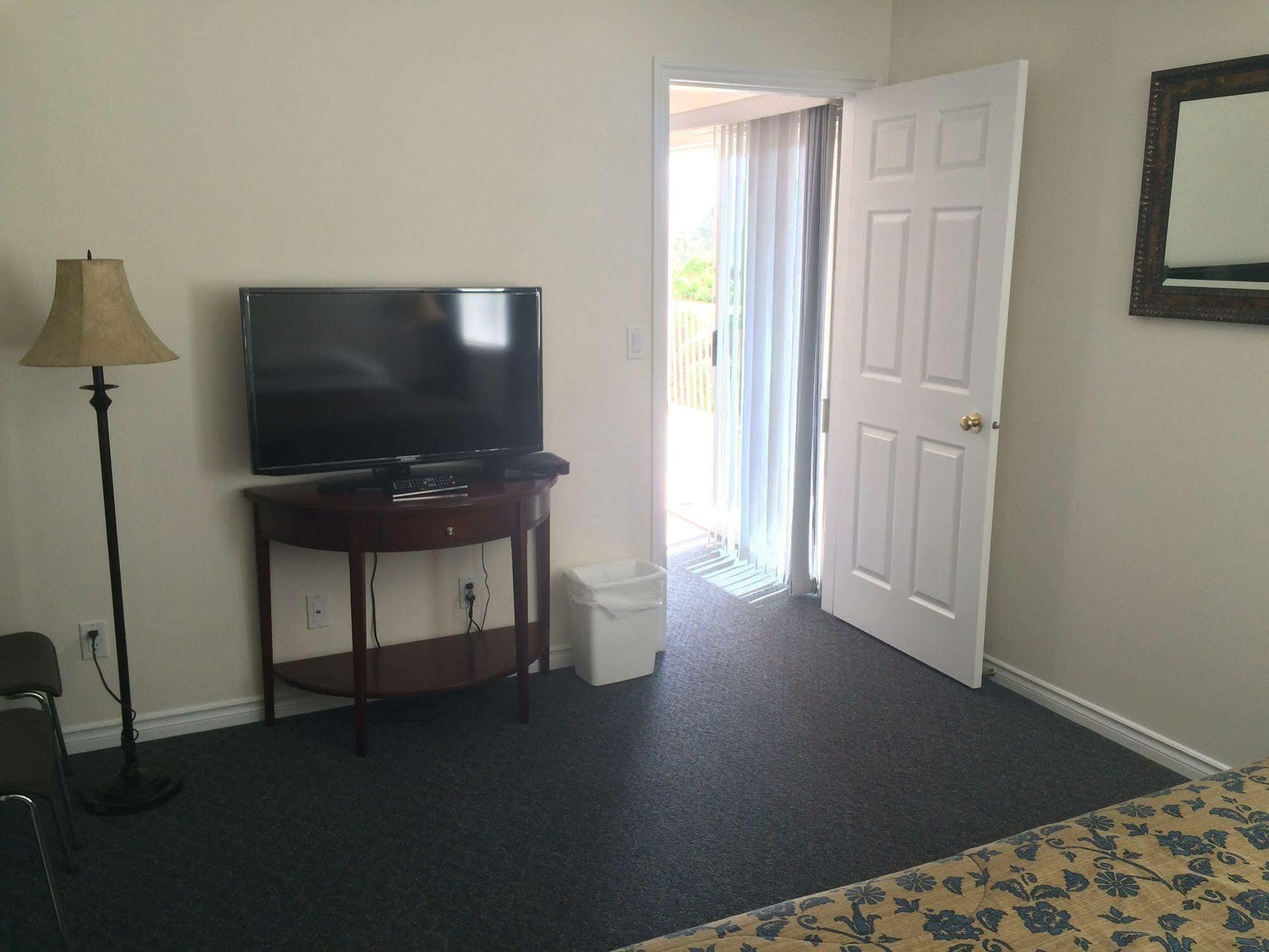 Acker Vacation Rentals Kelowna Exteriör bild