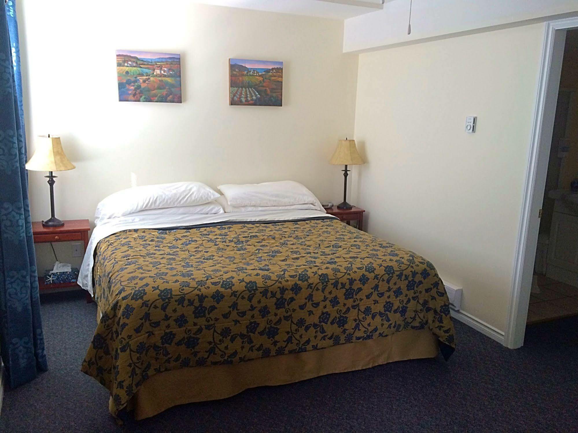 Acker Vacation Rentals Kelowna Exteriör bild