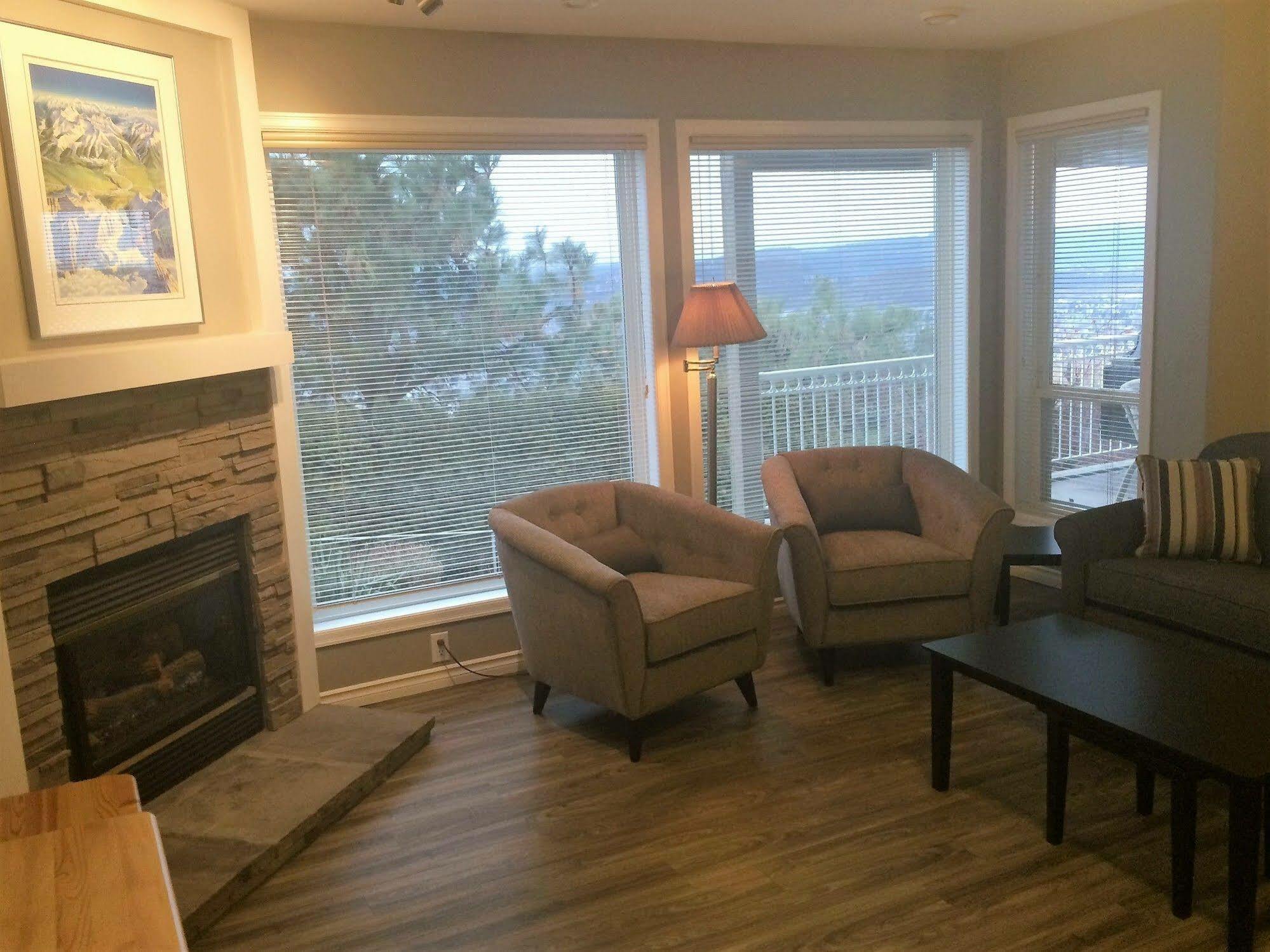 Acker Vacation Rentals Kelowna Exteriör bild