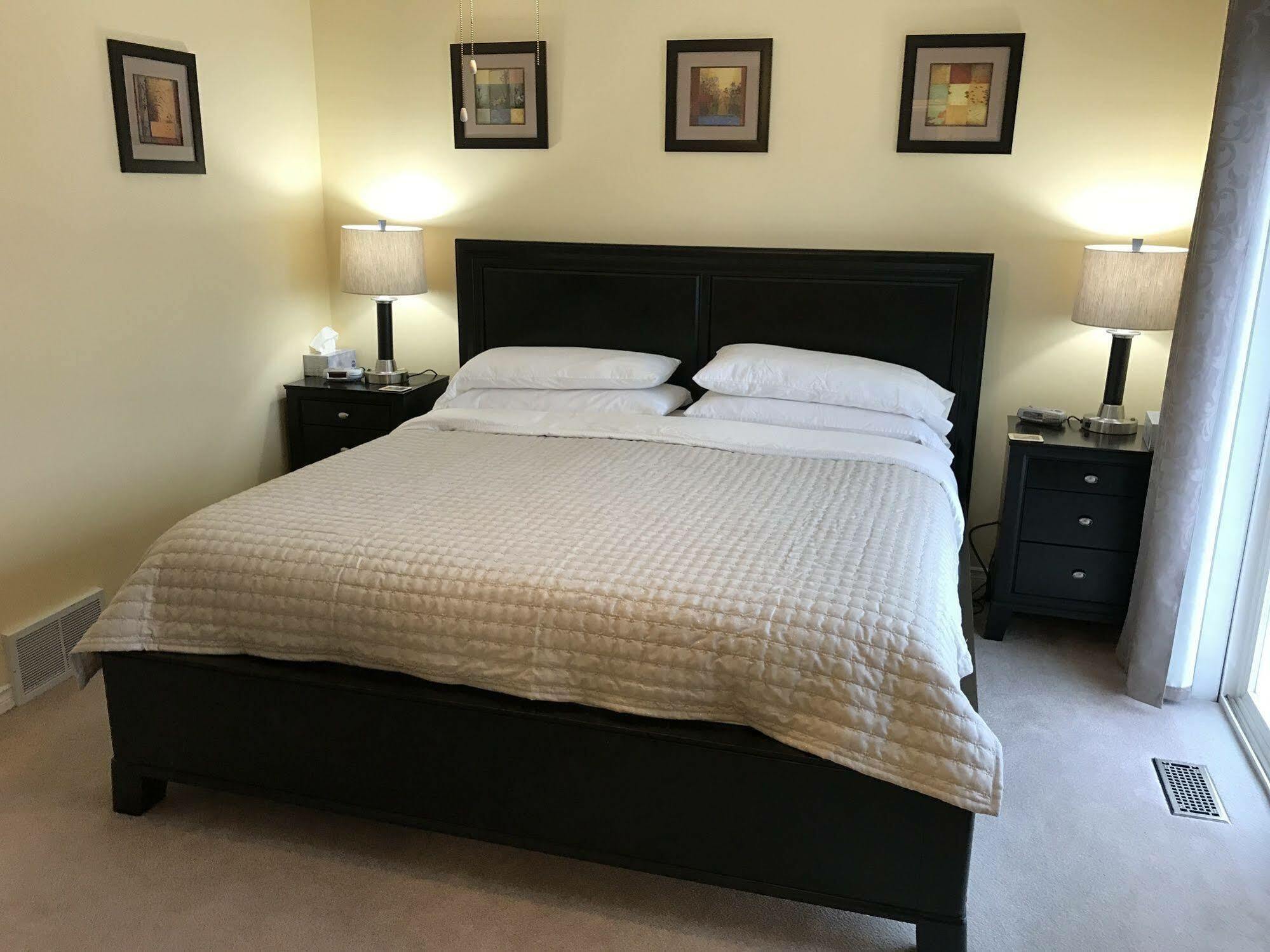 Acker Vacation Rentals Kelowna Exteriör bild