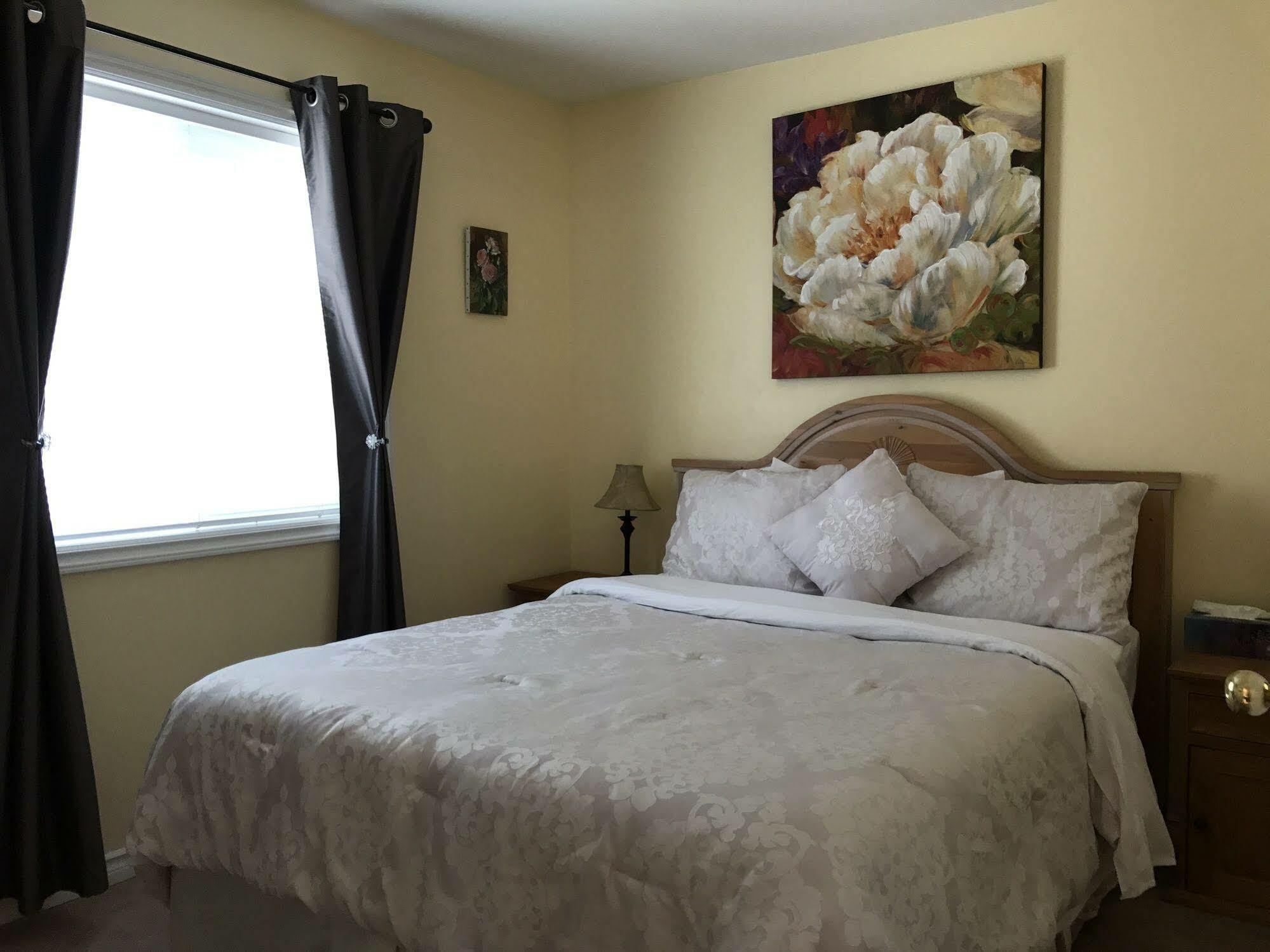 Acker Vacation Rentals Kelowna Exteriör bild