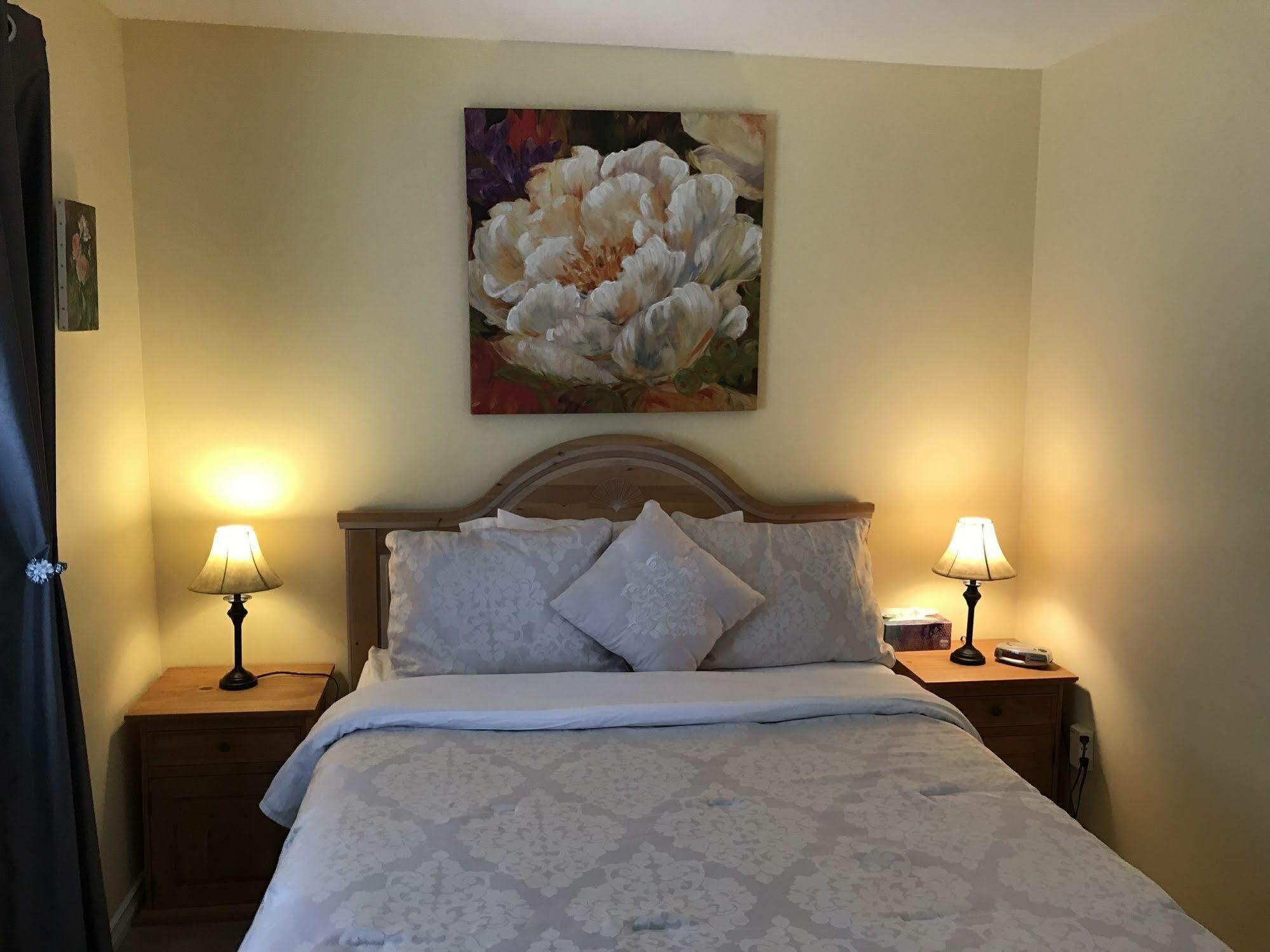 Acker Vacation Rentals Kelowna Exteriör bild