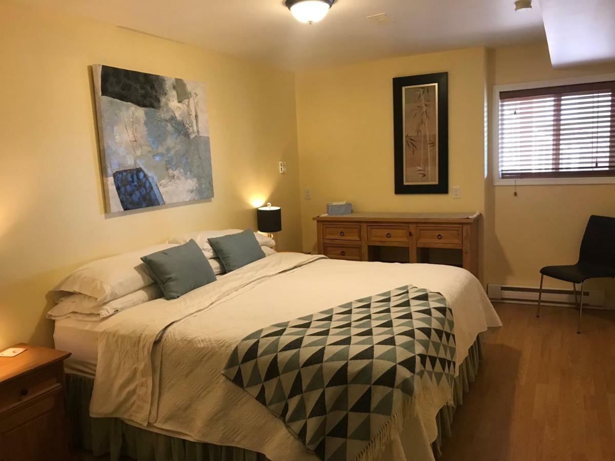 Acker Vacation Rentals Kelowna Exteriör bild