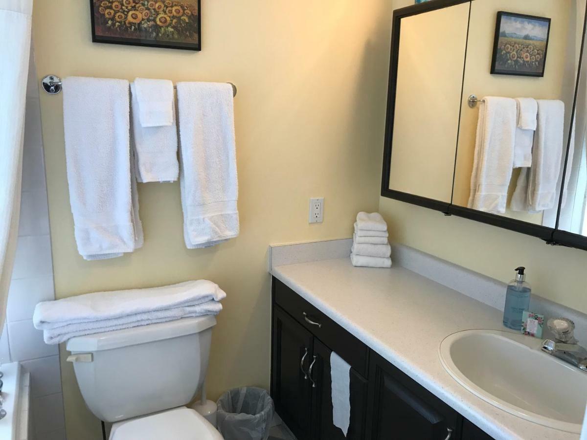 Acker Vacation Rentals Kelowna Exteriör bild