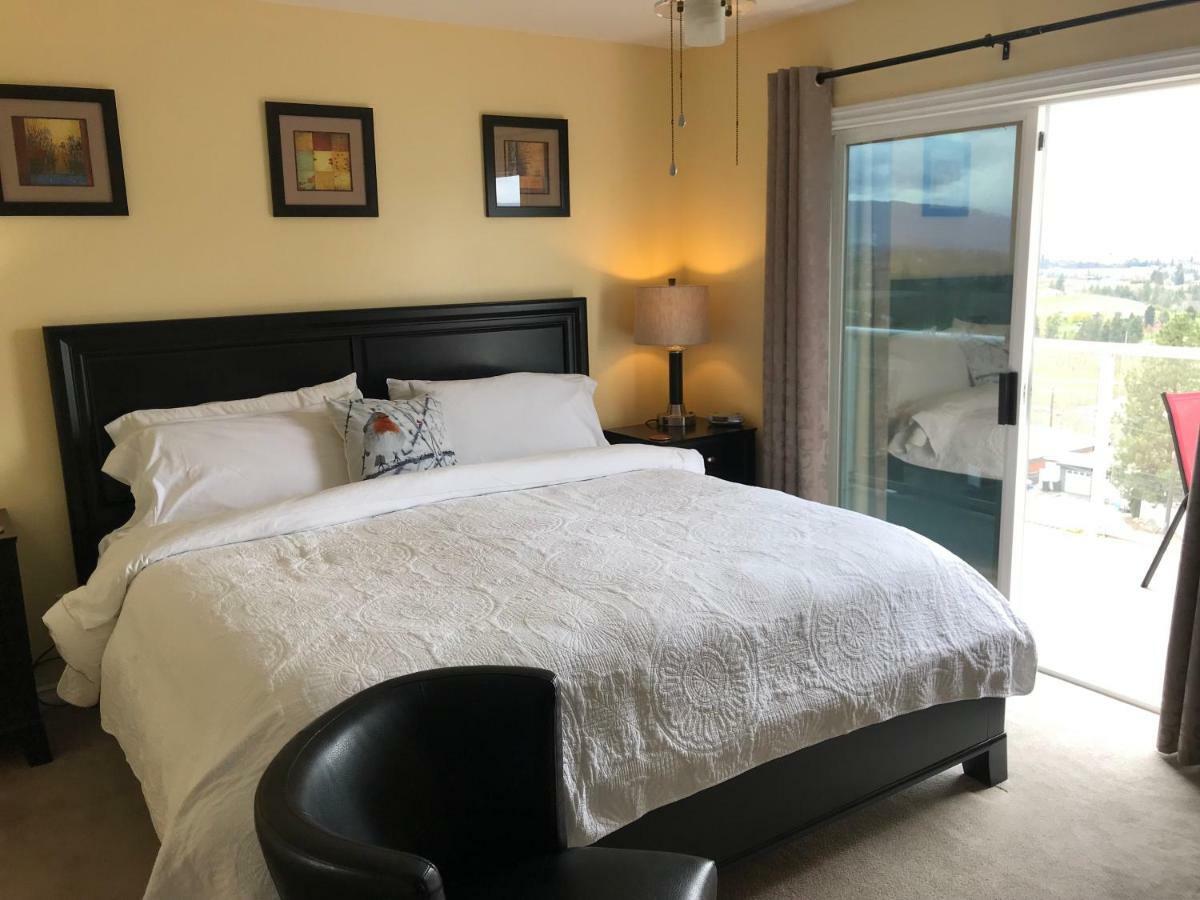 Acker Vacation Rentals Kelowna Exteriör bild