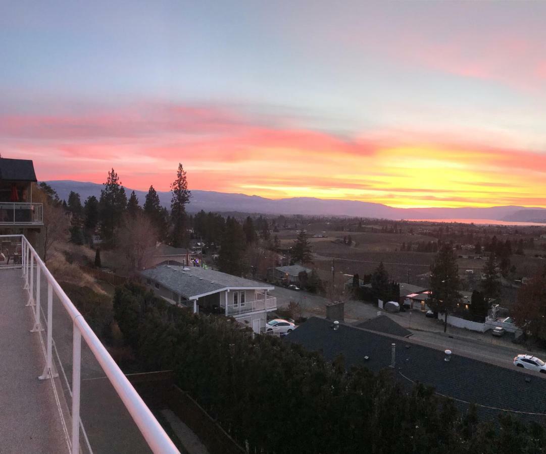 Acker Vacation Rentals Kelowna Exteriör bild