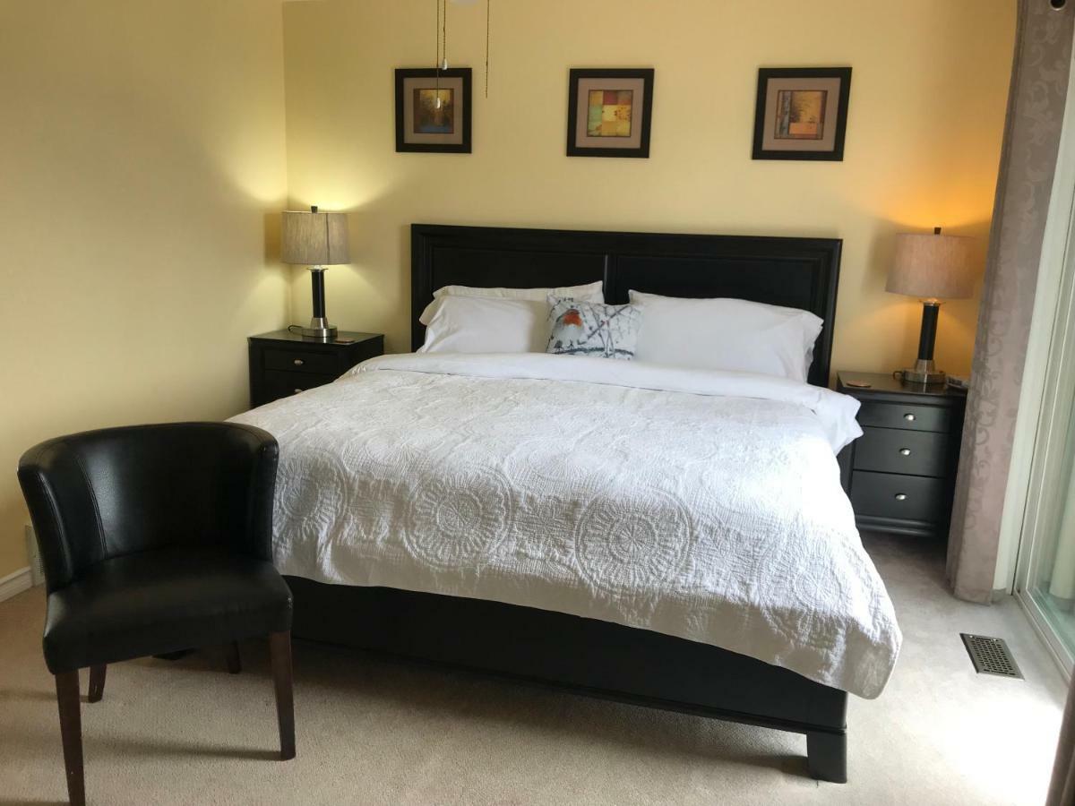 Acker Vacation Rentals Kelowna Exteriör bild